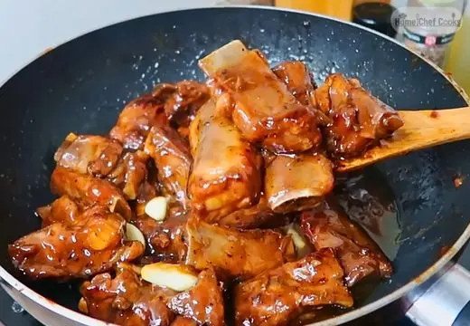 Combine Ribs and Sauce